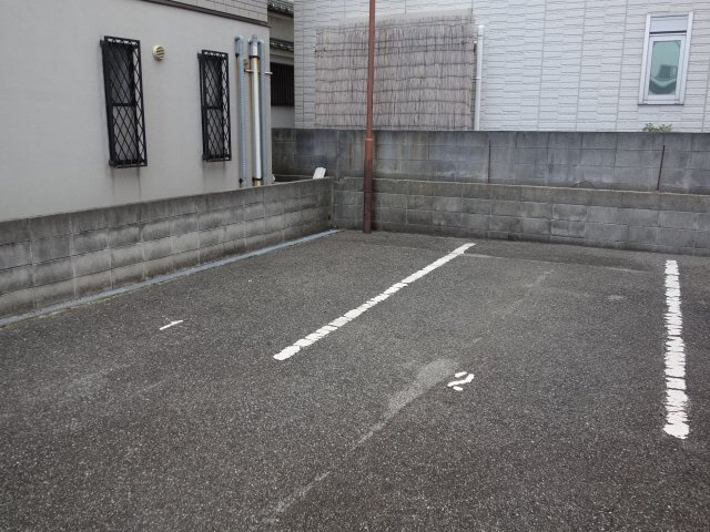 エスポワール富田の駐車場