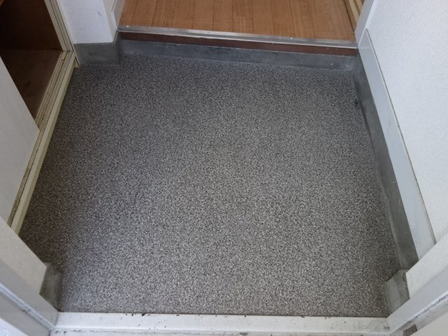 明伸ビルの玄関