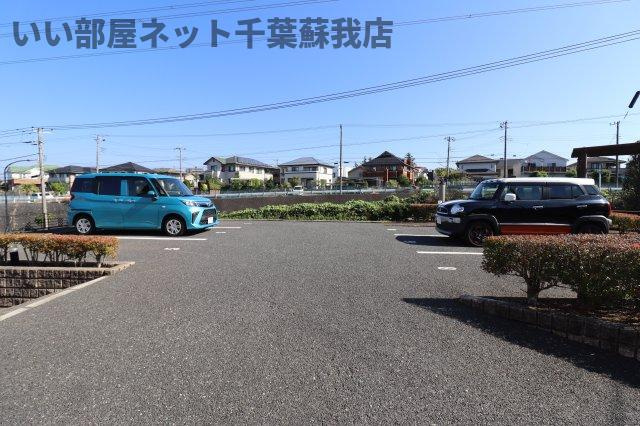 フローラフォンテＢの駐車場|車をお持ちの方に嬉しい駐車場付きの物件です