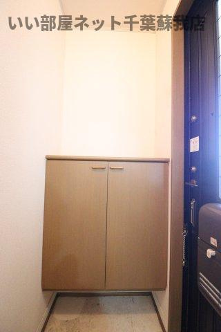 フローラフォンテＢの玄関|収納もある玄関です