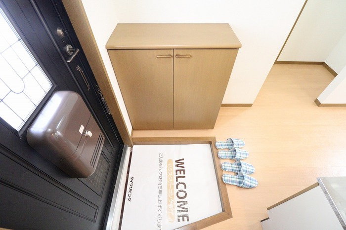 フローラ春日の玄関|シューズボックス