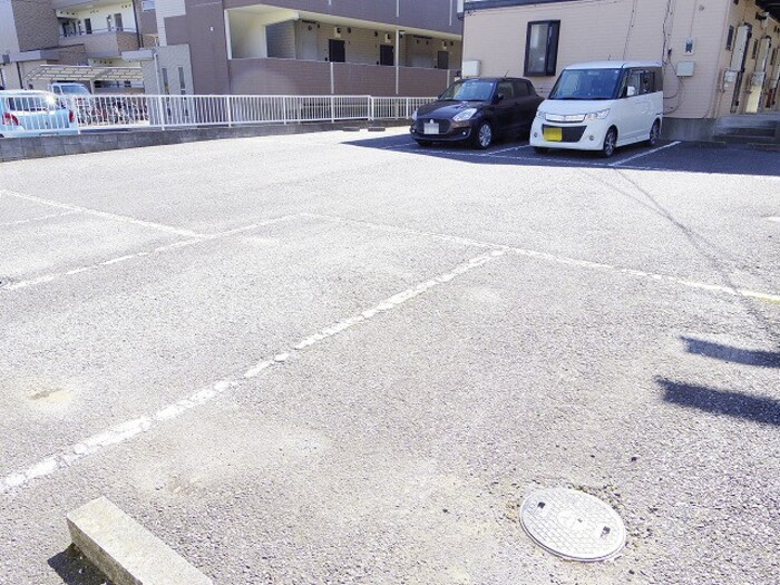 フローラ春日の駐車場|駐車場