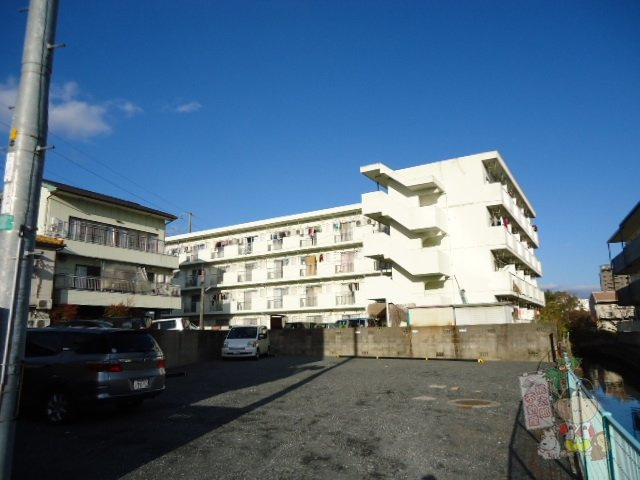 岡山市北区南方４丁目の駐車場の外観