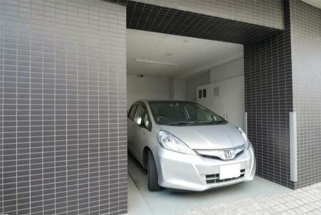 PREMIUM CUBE 笹塚の駐車場