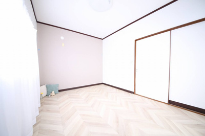 【洋室】 | 風と春色のルピシア