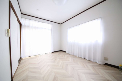 【洋室】 | 風と春色のルピシア