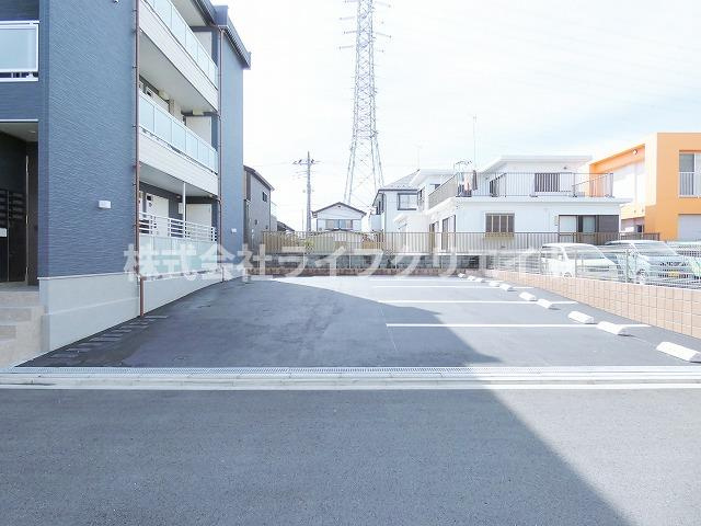 リブリ・ラピスカーサの駐車場