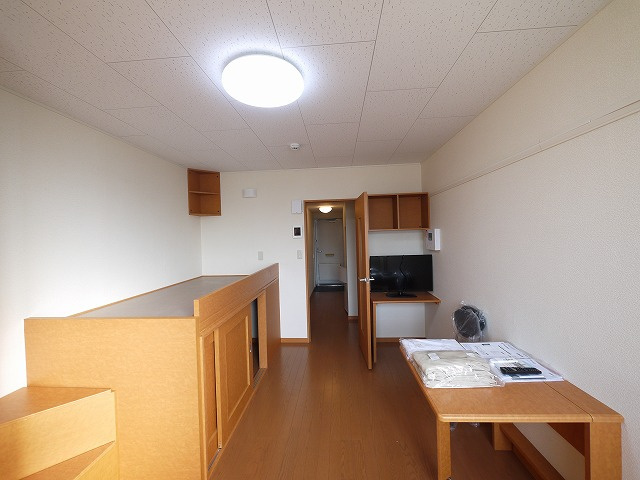 レオパレスオアシスの洋室|明るい洋室です