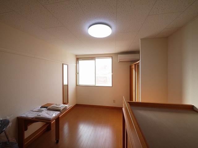 レオパレスオアシスの居間・リビング|使いやすいリビングです