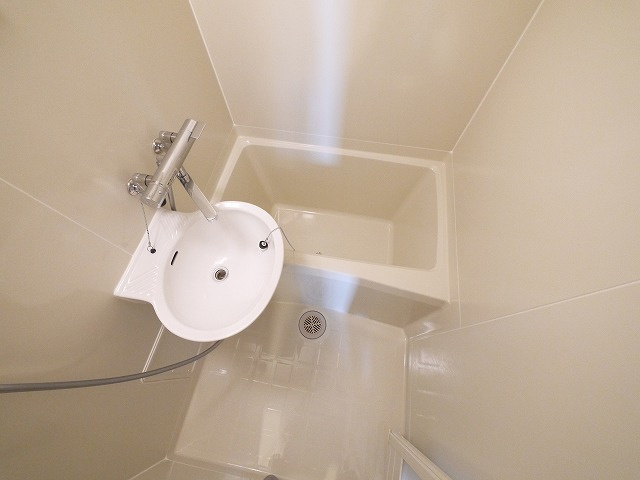 レオパレスオアシスの浴室|ゆったり過ごせるお風呂です