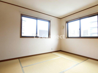 【内装】 | シャトゥＫ・ＴⅢ | 角部屋で和室には2面に窓があります。