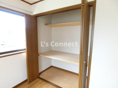 【設備】 | シャトゥＫ・ＴⅢ | 洋室には段付き収納があります。