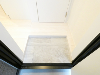 【玄関】 | Southern Gate