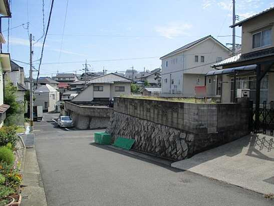 【前面道路含む現地写真】