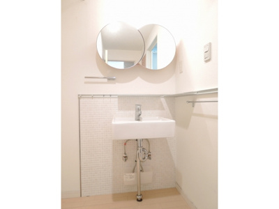 【洗面所】 | ビアリッツ | 脱衣スペースもあります