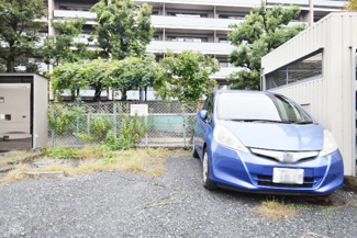 【駐車場】 | マンションの駐車場スペース。空きの有無や駐車料金、サイズ規定などについては、改めてお問い合わせください。～即日のご見学可能～　お問合せはお気軽にどうぞ。
