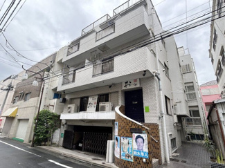 【外観】 | さほど大きなサイズではありませんが、清潔感があり、好感の持てるマンション外観。ぜひ一度、現地でご覧ください。～即日のご見学可能～　お問合せはお気軽にどうぞ。