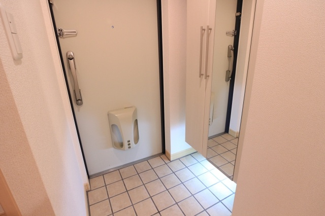 西舞子壱番館の玄関