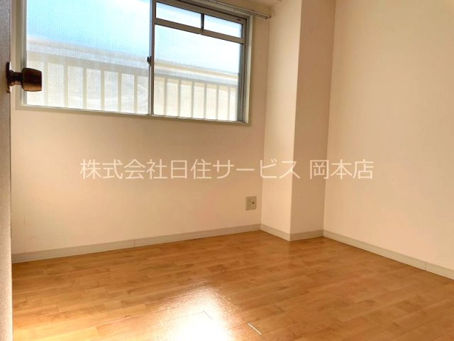 ラヴィアンヌ深江の寝室|約4.5帖の洋室です。