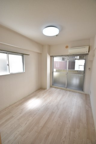 大阪市都島区中野町１丁目の賃貸マンションの居間・リビング