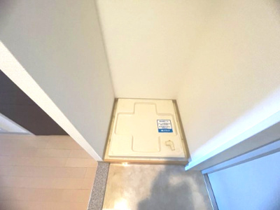 【設備】 | 相川フラワーコート | 防水パン付きの洗濯機置き場です