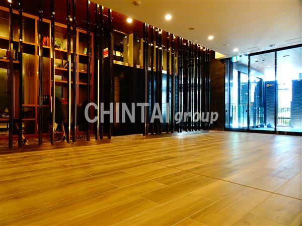 ザ・パークハビオ明大前のエントランス