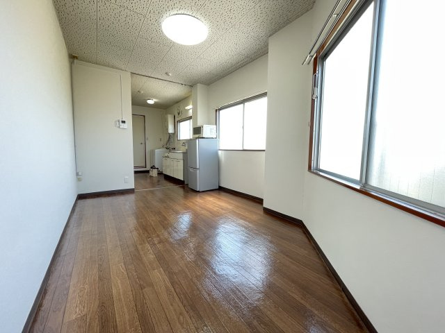 西宮市鳴尾町２丁目の賃貸マンションの洋室