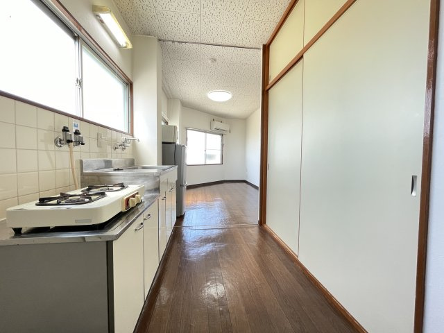 西宮市鳴尾町２丁目の賃貸マンションのキッチン