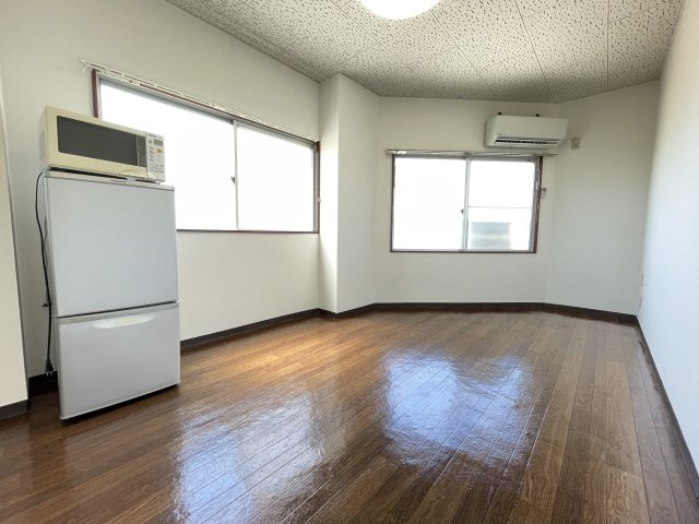 西宮市鳴尾町２丁目の賃貸マンションの洋室