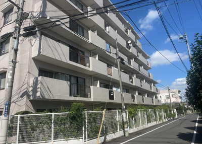 【現況写真】 | 西八王子パーク・ホームズ | 眺望の良さを楽しめるダイニングキッチンで家族団らんの時間を過ごしてはいかがでしょうか。バルコニーから見える景色を家族で眺める時間は、時間が経つのを忘れてしまいそうですね。是非、現地を見に行きましょう！