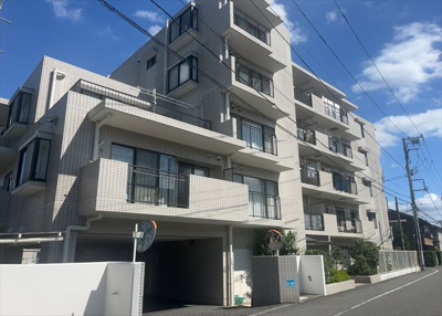 【現況写真】 | 西八王子パーク・ホームズ | 景色重視でお家選ぶをするとスーパーが遠い！学校が遠い！など生活をするうえで利便性で困ることもあります。まず一度現地を見学する際に、周辺の施設などがあるかを確認し、暮らし始めた後のことを想像しましょう。