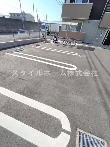 ファームヴィレッジ三番館の駐車場