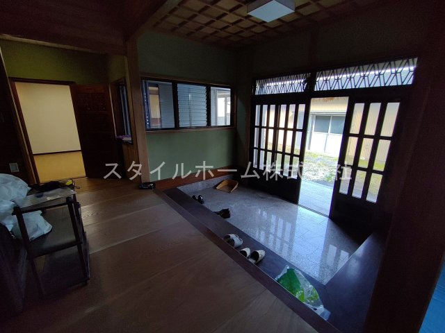 神野新田町クノ割貸家の玄関