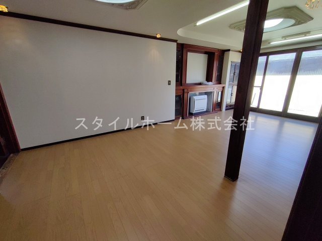 神野新田町クノ割貸家の居間・リビング
