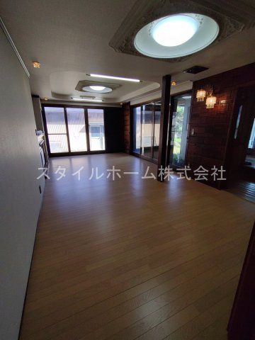 神野新田町クノ割貸家の居間・リビング