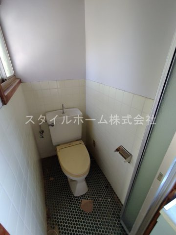 神野新田町クノ割貸家のトイレ