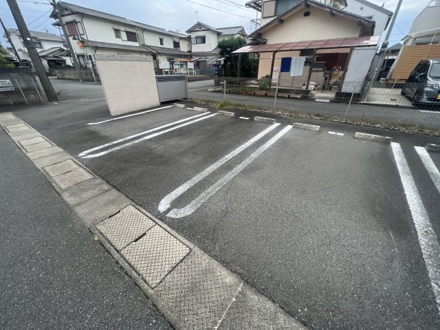 アネシス御立の駐車場