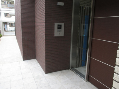 【エントランス】 | シェリールヒカリ | 高級感あるエントランス