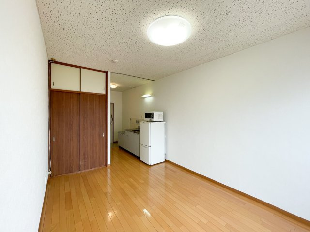 ファーストビルの居間・リビング|現在入居中の為、違うお部屋の写真です。