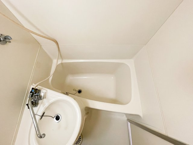 ファーストビルの浴室|現在入居中の為、違うお部屋の写真です。