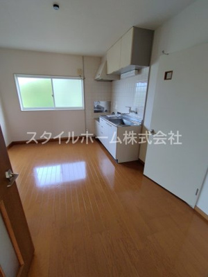 【居間・リビング】 | サンハイムみどりB | 別部屋写真です。