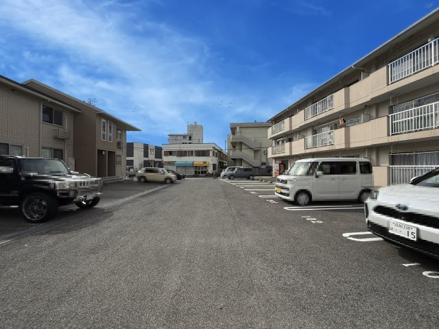 コーポ一宮Ⅱの駐車場