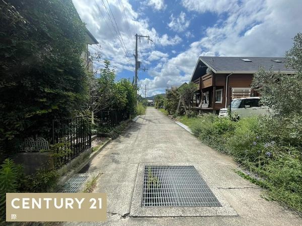 日高郡日高町大字原谷の中古一戸建の前面道路含む現地写真