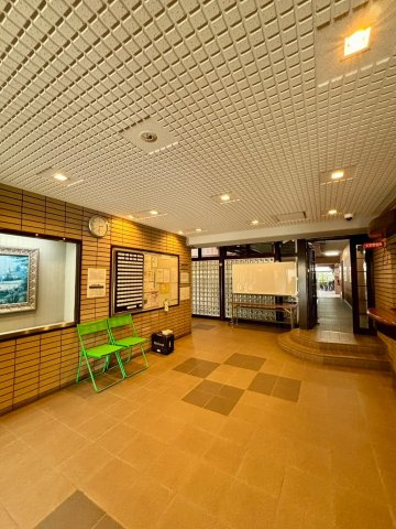 ハイツオークラ東灘のエントランス