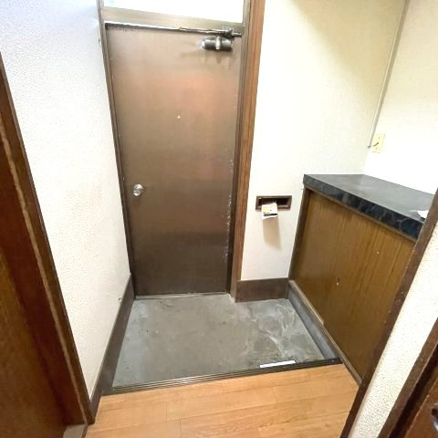 コーポエスポアールの玄関