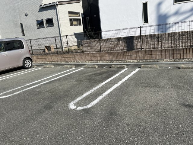 キャロル　弐番館の駐車場