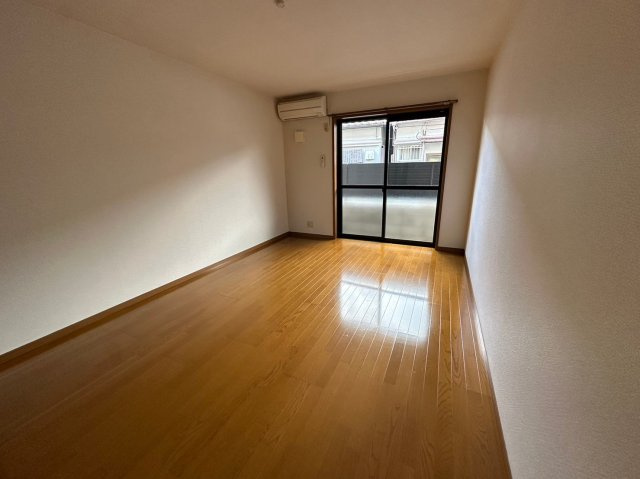 ヴィラソレイユの洋室