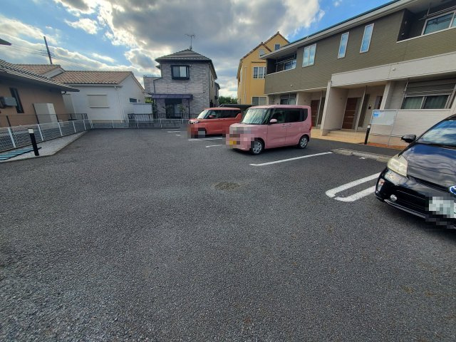 パムッカレ弐番館の駐車場