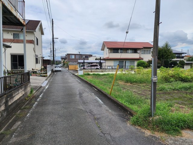 高崎市井出町売土地 ②号地の前面道路含む現地写真