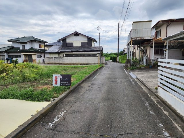 高崎市井出町売土地 ②号地の前面道路含む現地写真